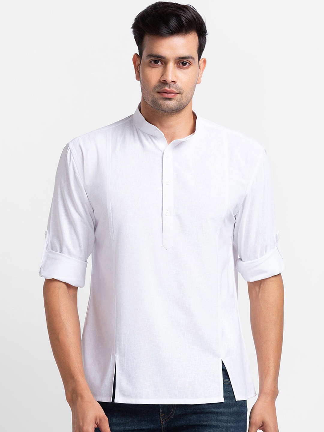 

SARVAMOHAN Men White Soild Kurta