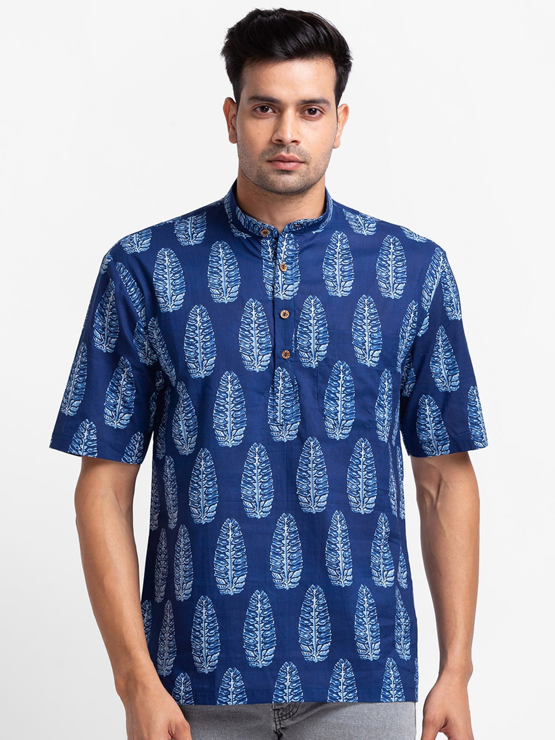 

SARVAMOHAN Men Blue Ethnic Motifs Printed Kurta