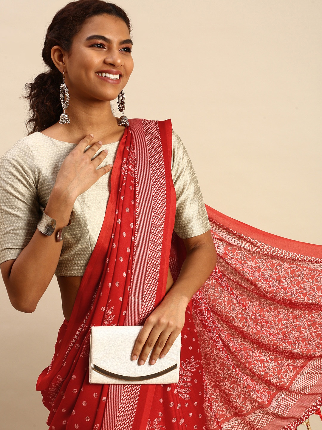 

RACHNA Red & White Ethnic Motifs Chiffon Brasso Saree