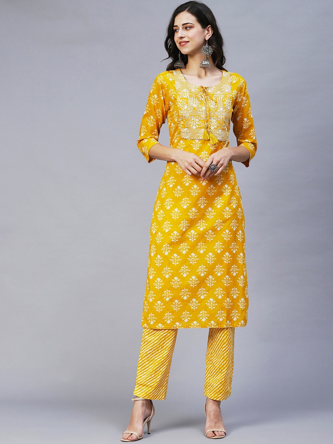 

INDYES Women Mustard Yellow Leheriya Yoke Design Pure Cotton Kurta with Trousers