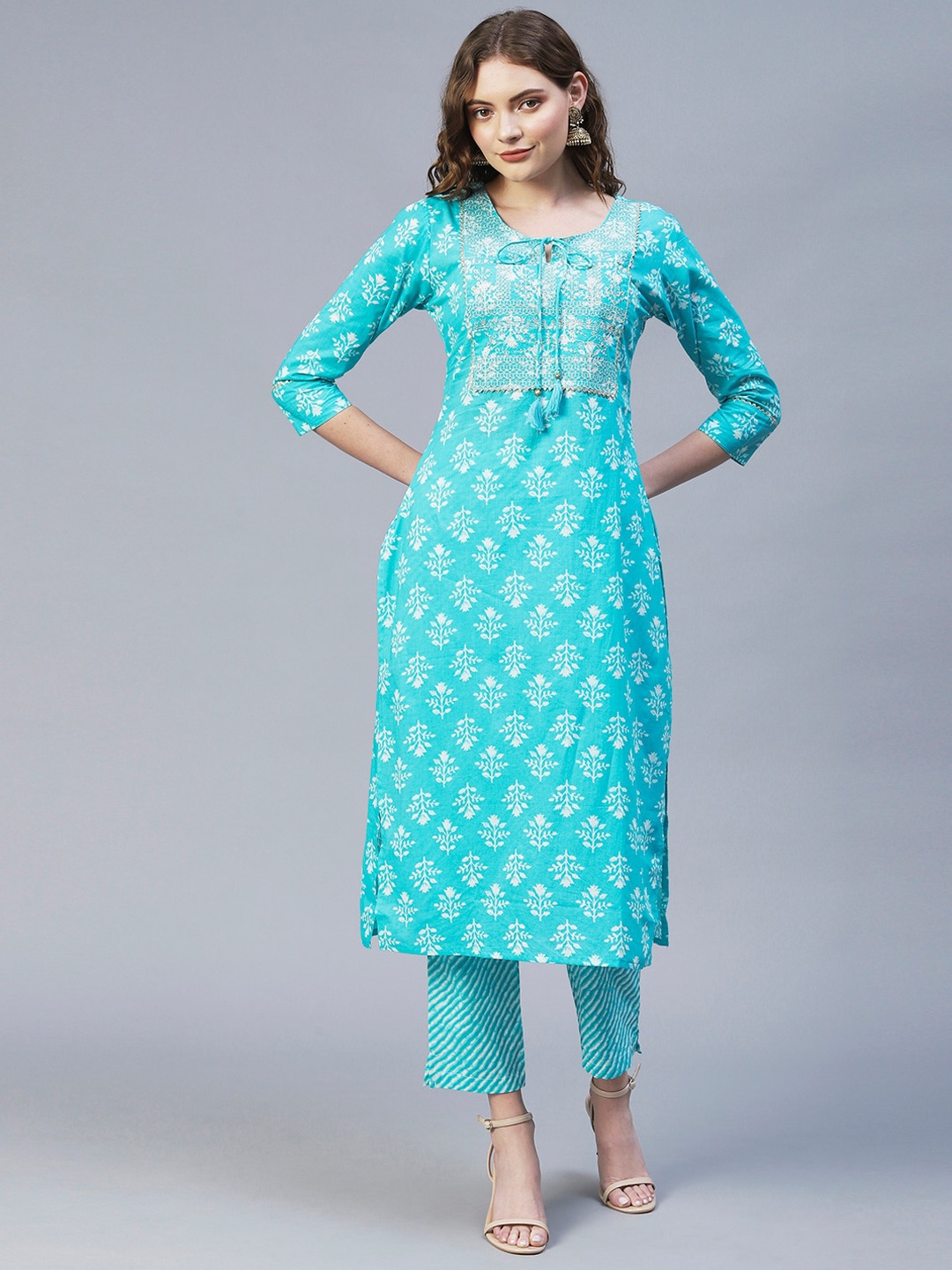

INDYES Women Turquoise Blue Leheriya Yoke Design Pure Cotton Kurta with Trousers