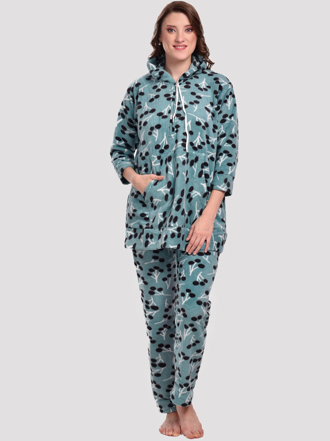 

CIERGE Women Green & White Printed Night suit