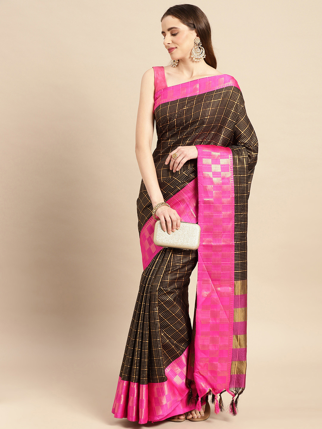 

VASTRANAND Woven Design Checked Saree, Black