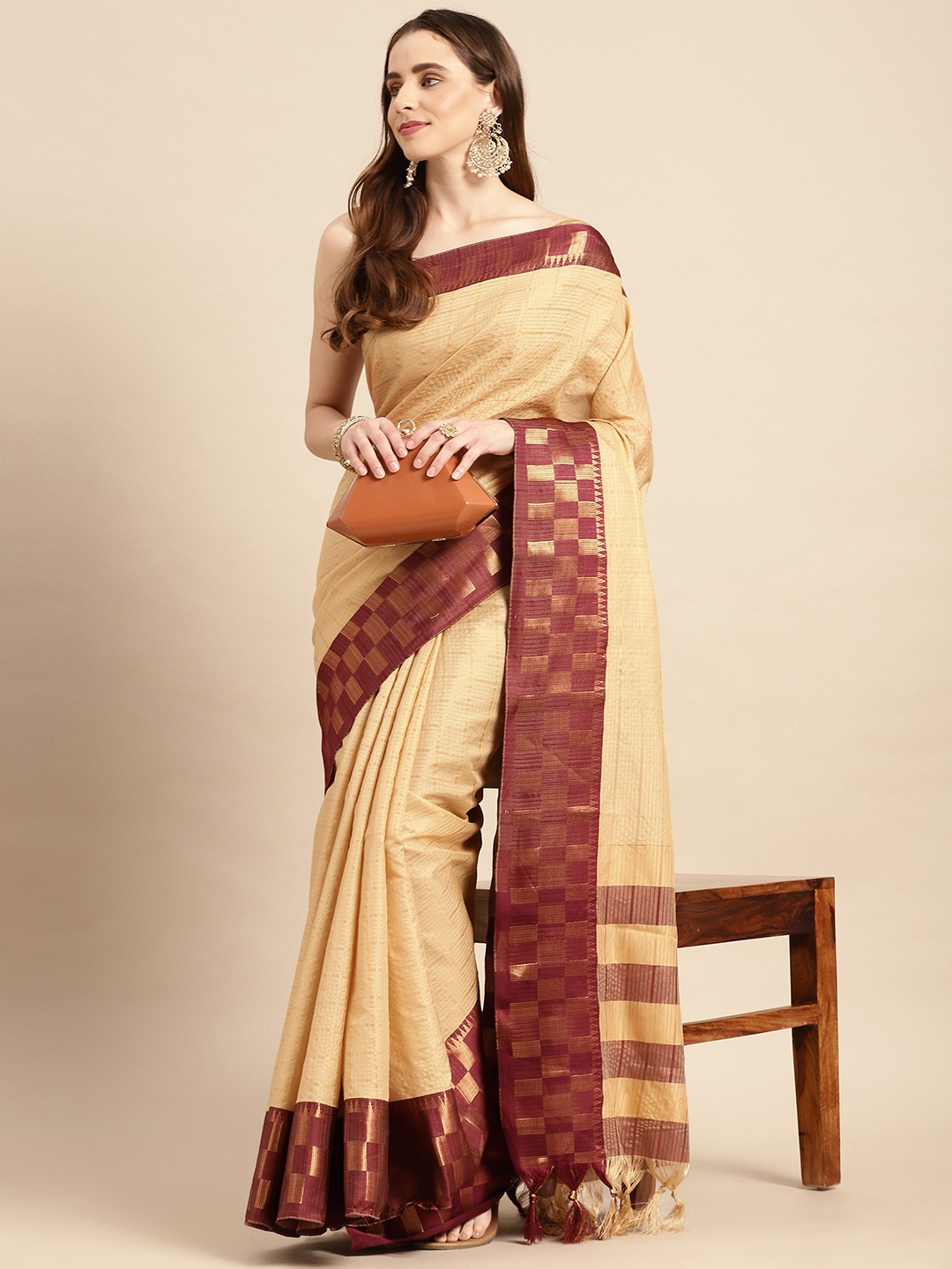 

VASTRANAND Woven Design Checked Saree, Cream