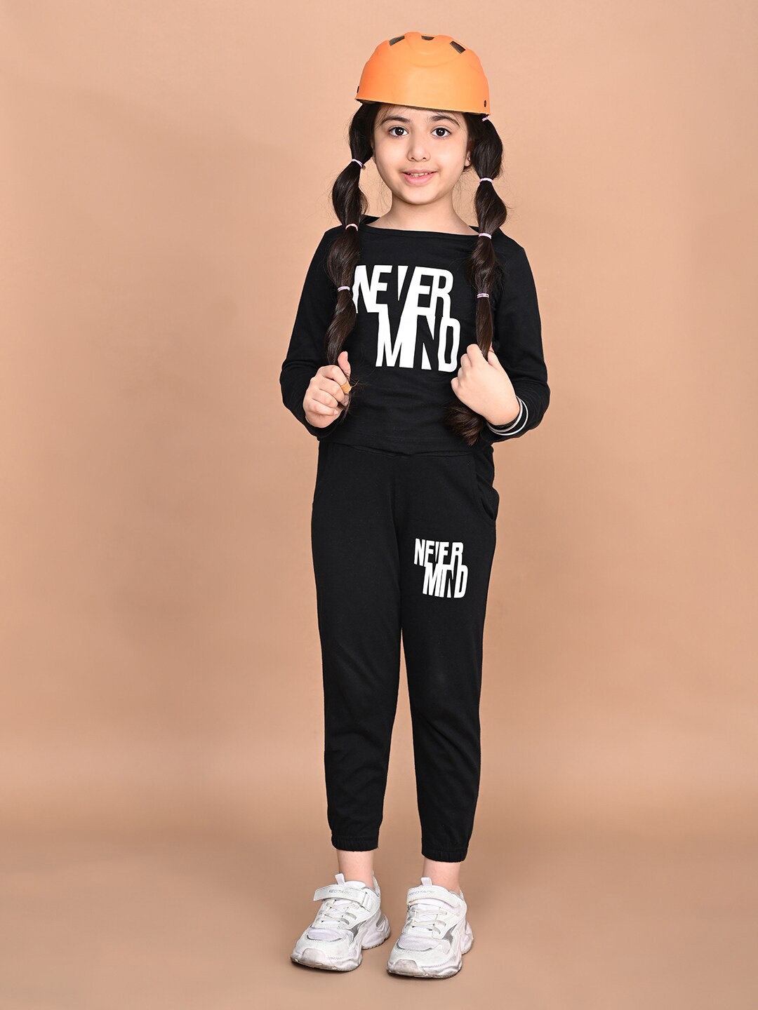 

LilPicks Girls Black & White Printed Long Sleeves T-shirt with Jogger