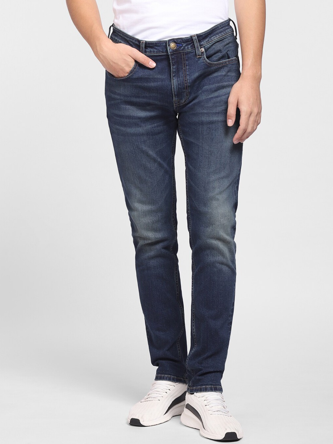 

Jack & Jones Men Blue Slim Fit Low-Rise Light Fade Jeans