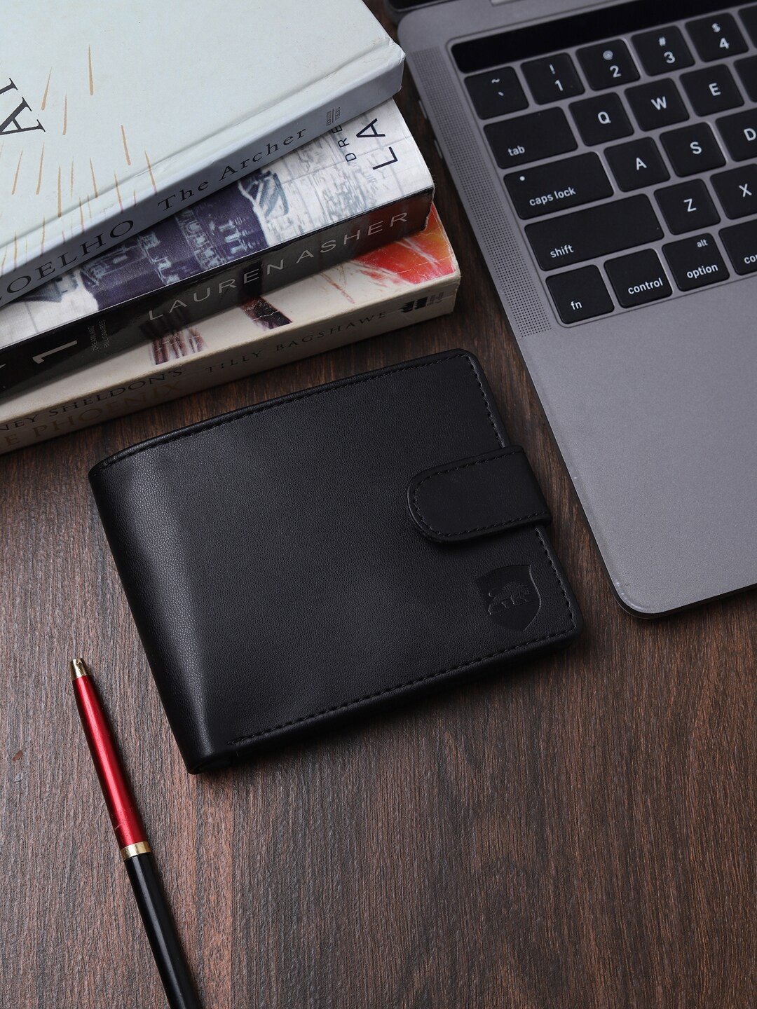 

SAMTROH Men Black Textured Two Fold Wallet