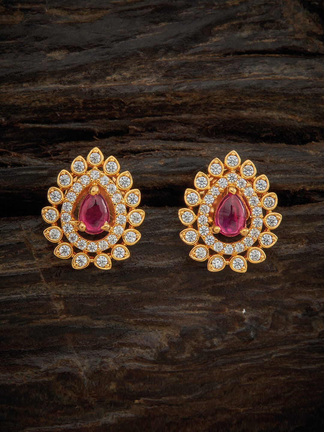 

Kushal's Fashion Jewellery Gold-Plated Red Teardrop Shaped Studs Earrings