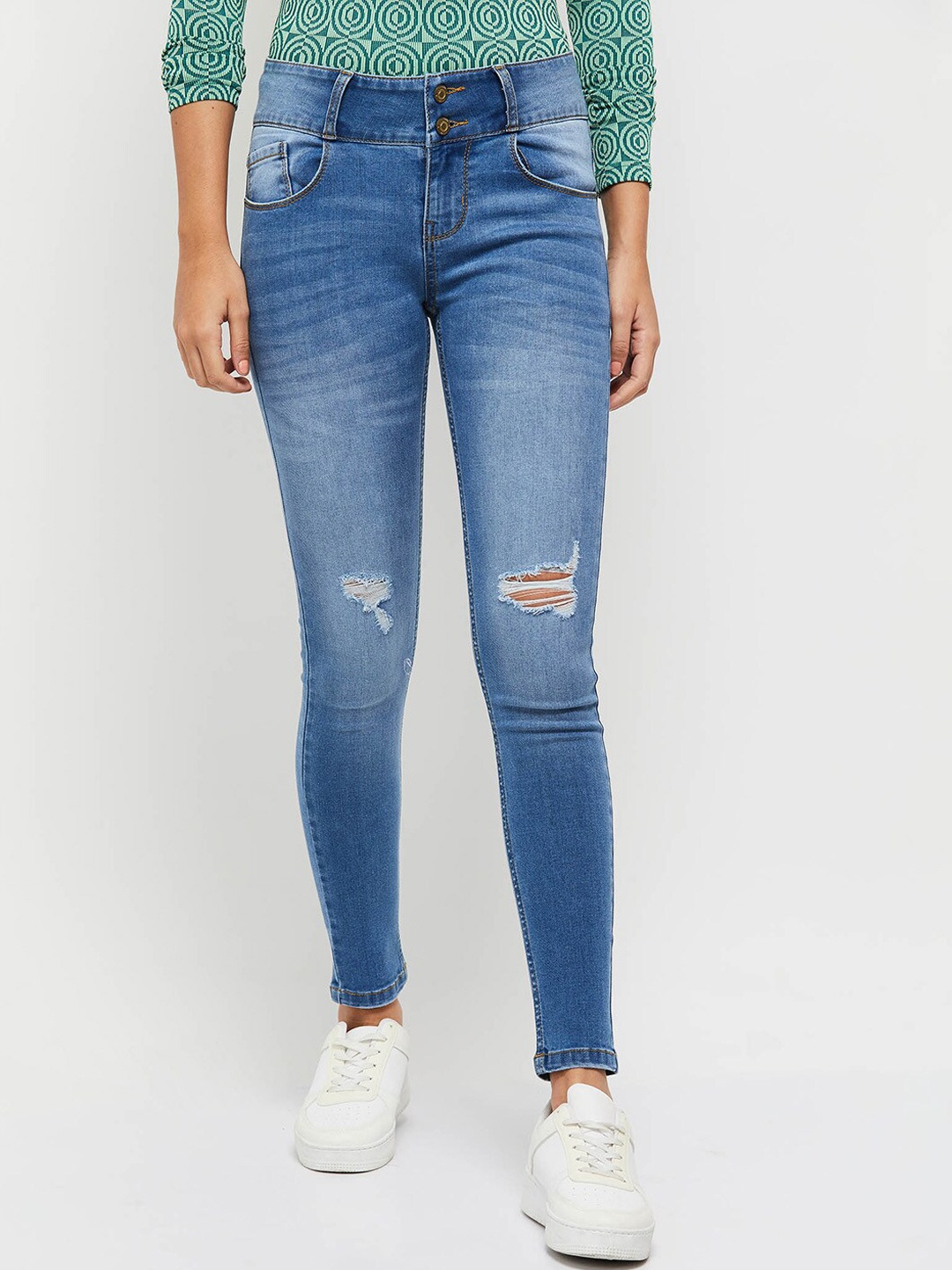 

max Women Blue Mildly Distressed Heavy Fade Jeans