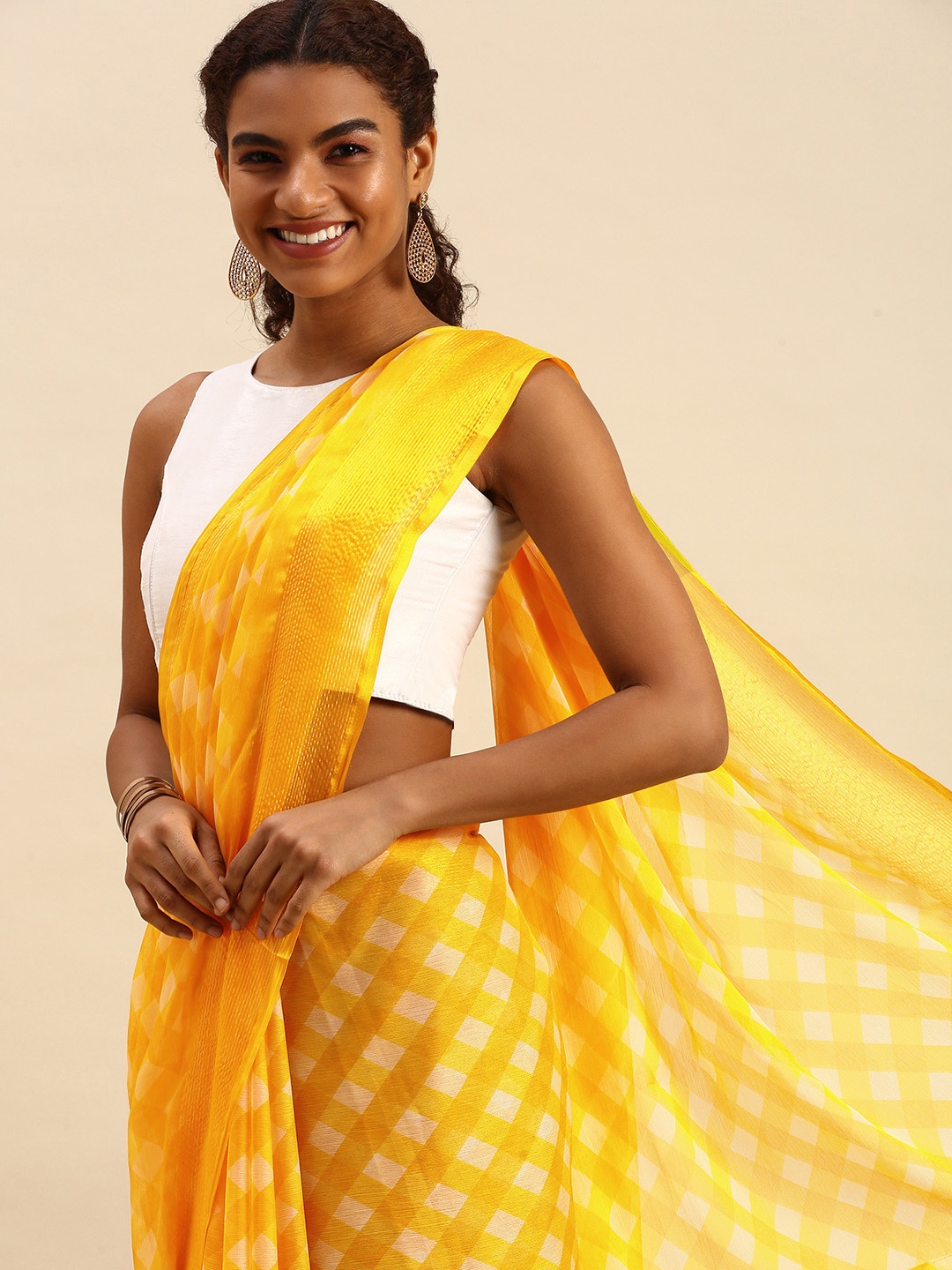 

RACHNA Yellow & White Checked Chiffon Saree