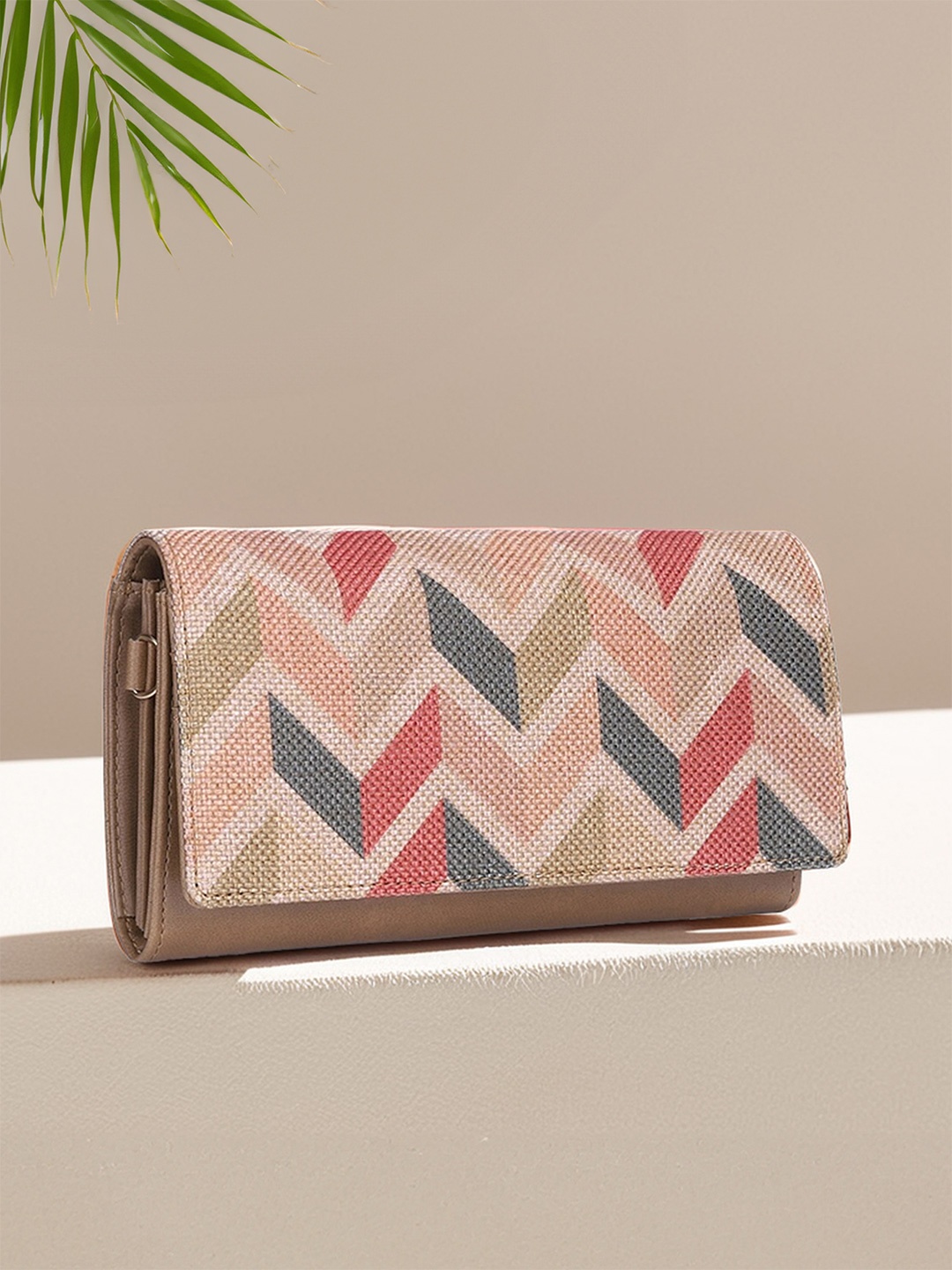 

THE CLOWNFISH Women Cream-Coloured & Red Geometric Envelope
