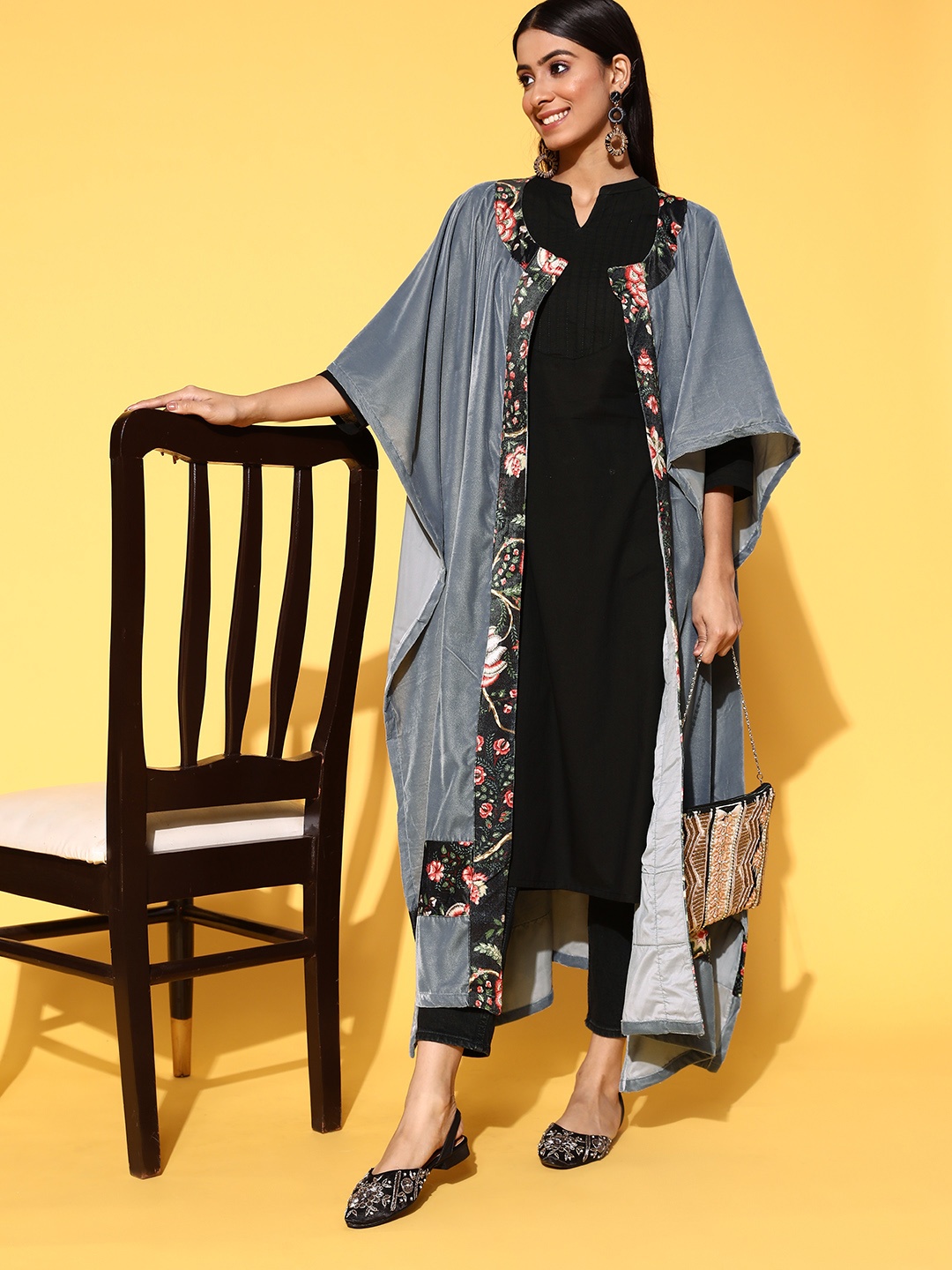 

InWeave Women Grey Solid Vacay Attire