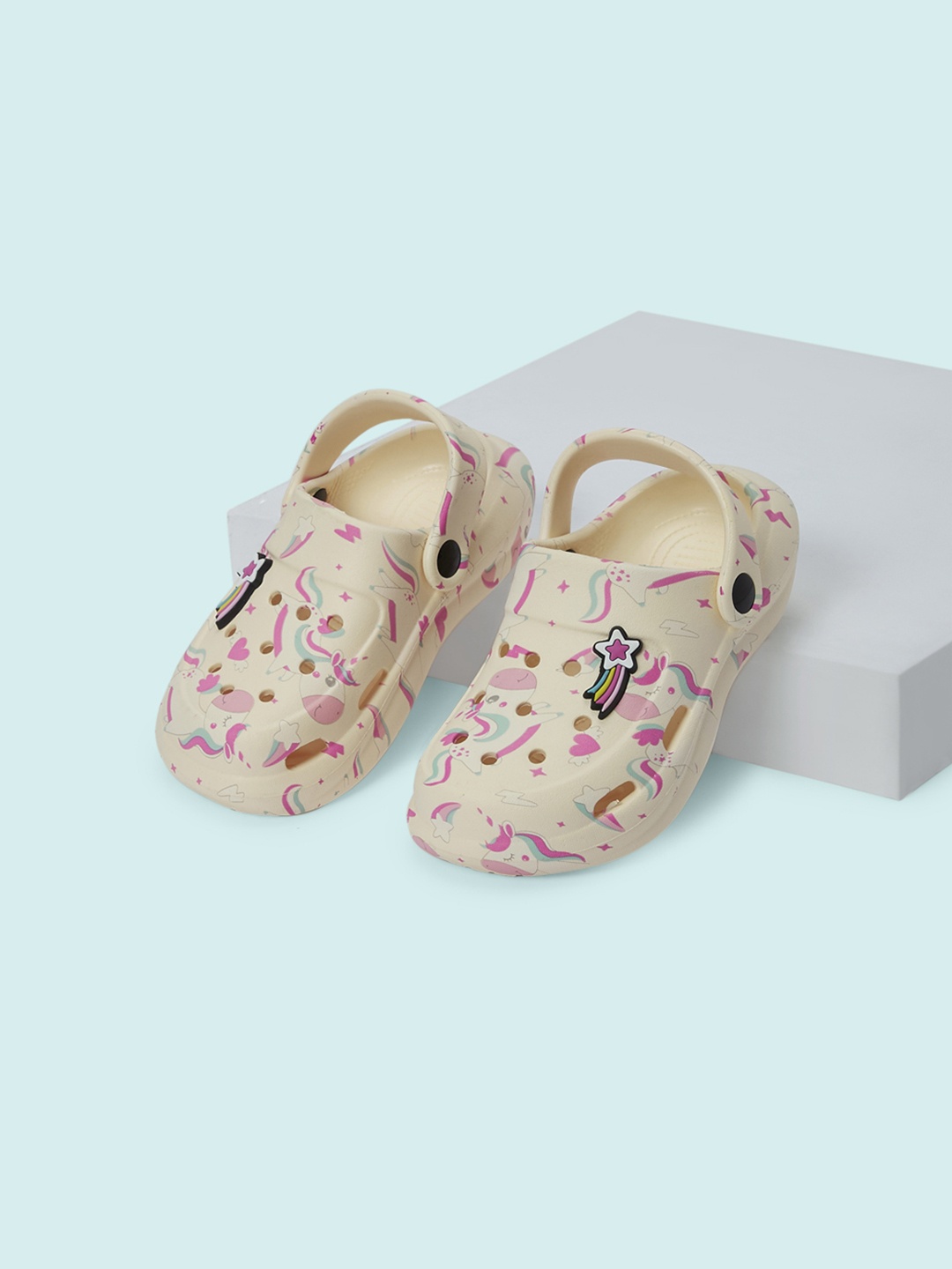 

Pantaloons Junior Girls Peach-Coloured & Pink Printed Clogs