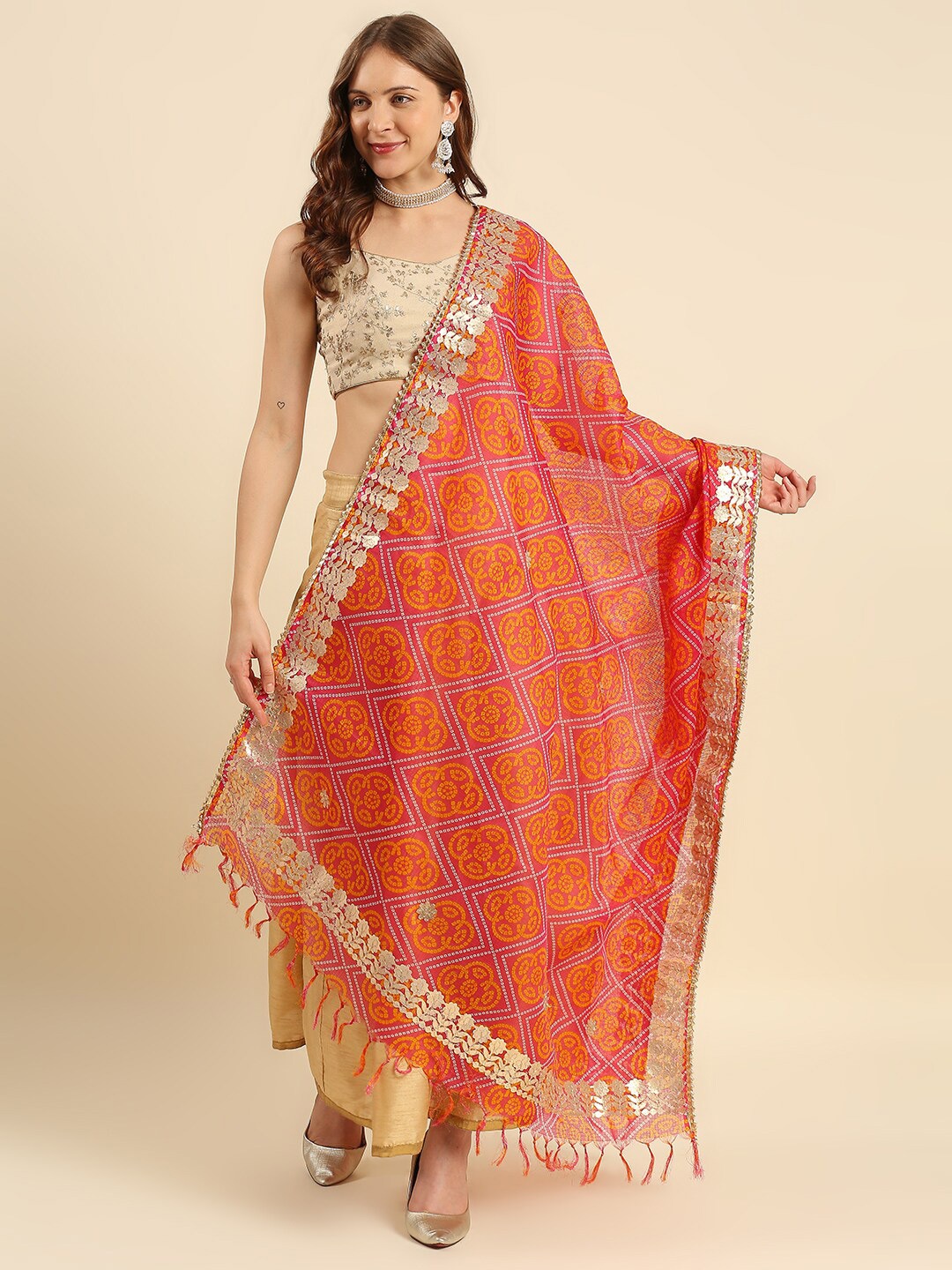 

Dupatta Bazaar Women Pink & Orange Printed Bandhani Dupatta with Gotta Patti