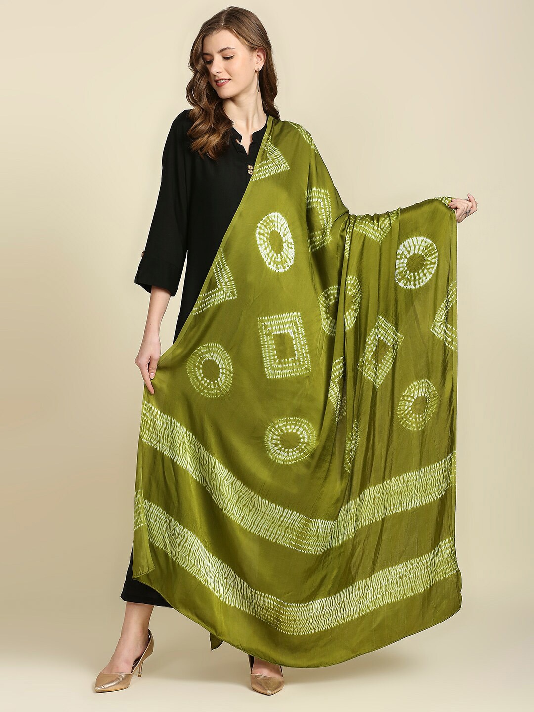 

Dupatta Bazaar Olive Green Dyed Pure Silk Bandhani Dupatta