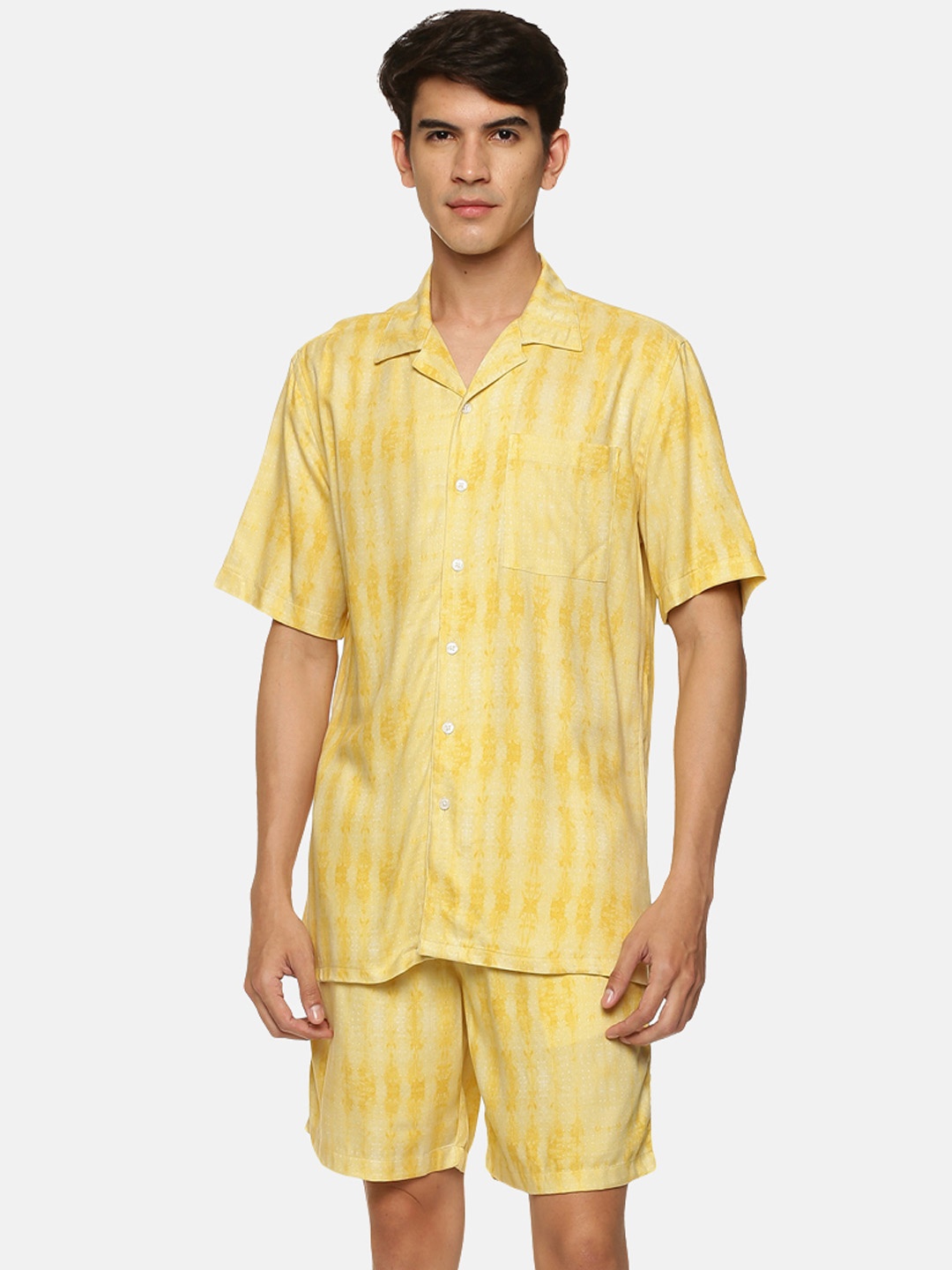 

DON VINO Men Yellow & White Printed Pure Cotton Shirt with Shorts