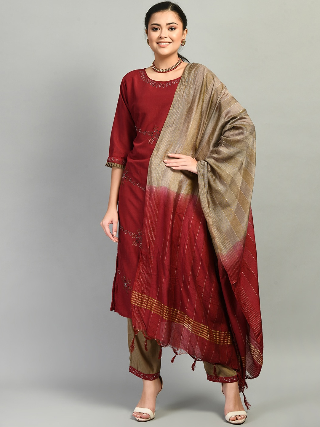 

DesiNoor com Women Maroon Embroidered Beads and Stones Kurta with Trousers & With Dupatta