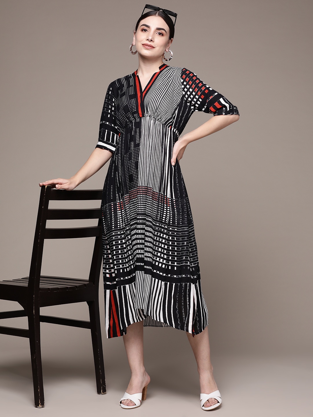 

aarke Ritu Kumar Black & White A-Line Midi Dress