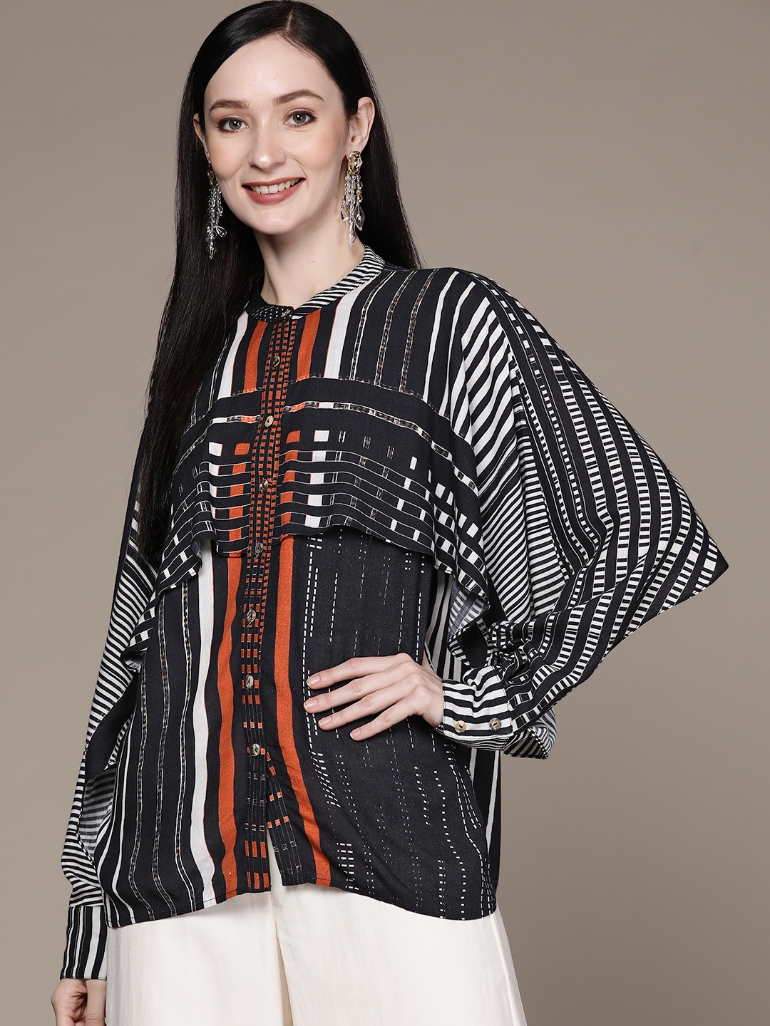 

aarke Ritu Kumar Black & White Print Mandarin Collar Top