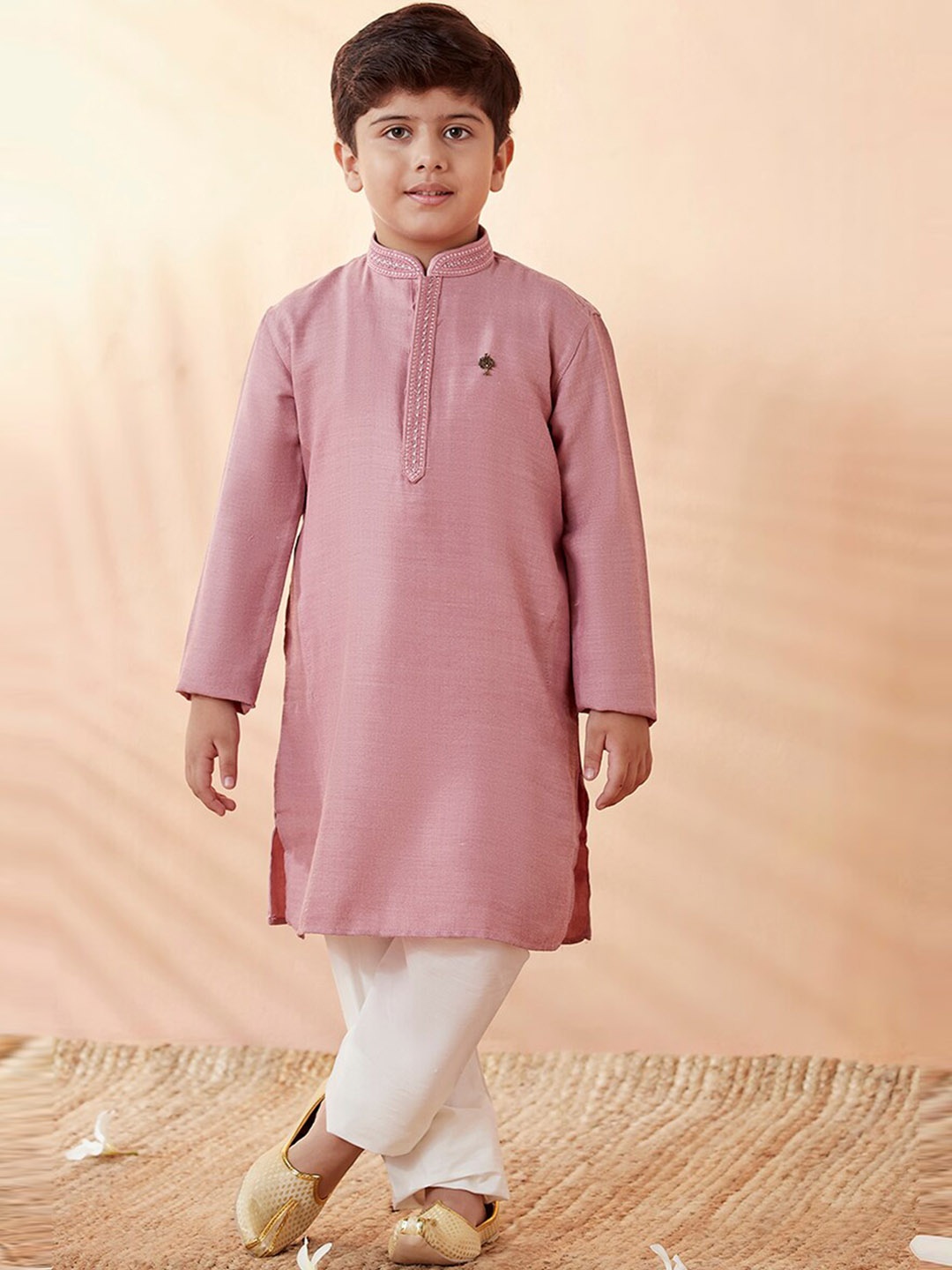 

Manyavar Boys Pink Solid Kurta with Pyjamas