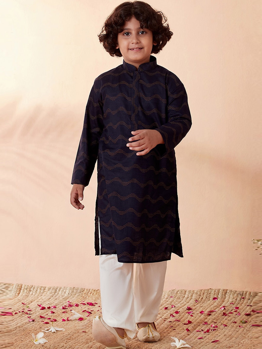 

Manyavar Boys Navy Blue & White Printed Kurta with Pyjamas