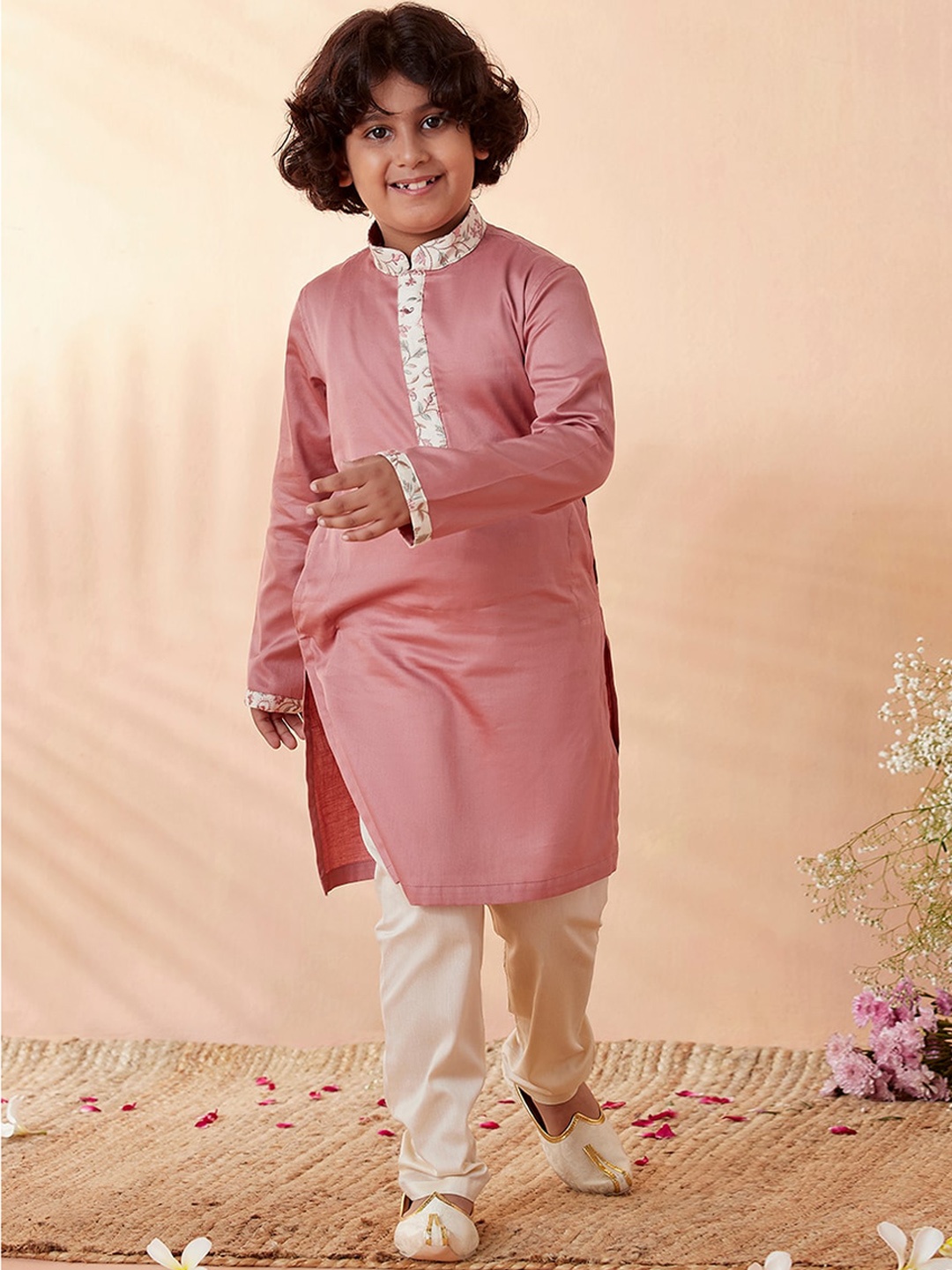 

Manyavar Boys Kurta With Pyjamas & Nehru Jackect, Mauve