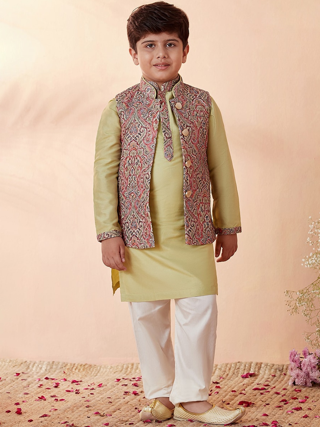 

Manyavar Boys Kurta With Pyjamas & Printed Nehru Jackect, Green