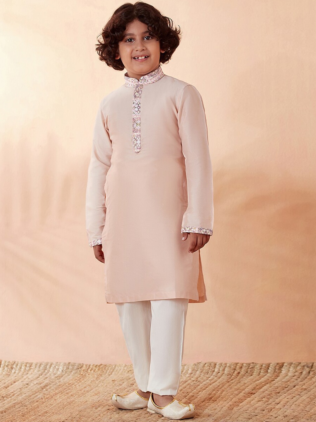 

Manyavar Boys Pink Solid Kurta with Pyjamas and Nehru Jacket