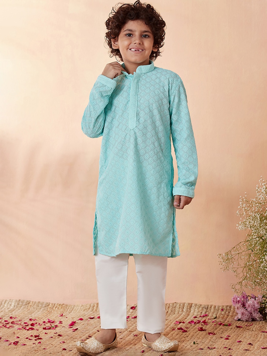 

Manyavar Boys Ethnic Motifs Embroidered Thread Work Kurta With Pyjamas, Blue