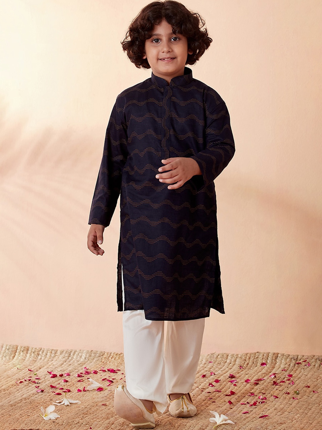 

Manyavar Boys Printed Kurta With Pyjamas, Navy blue