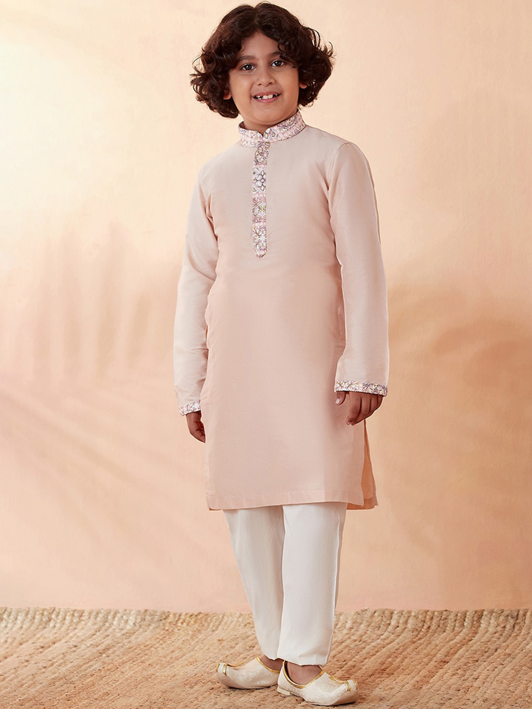 

Manyavar Boys Printed Kurta With Pyjamas & Nehru Jacket, Cream