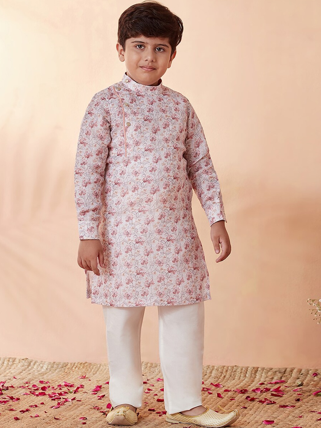 

Manyavar Boys Off White Floral Printed Kurta with Pyjamas