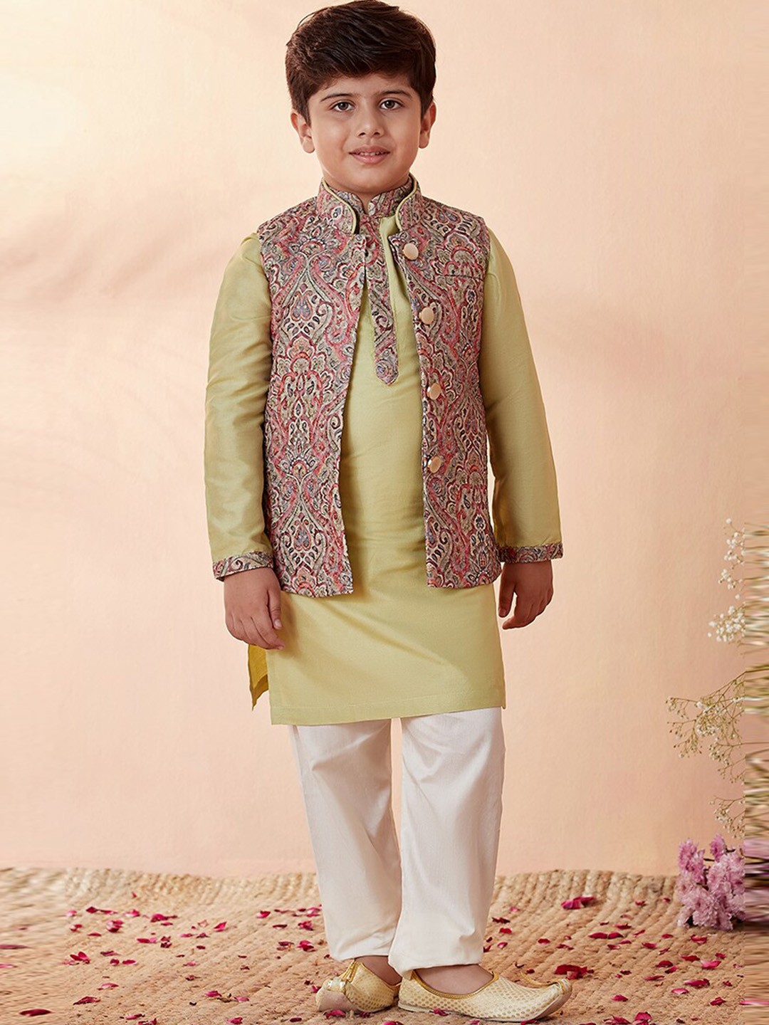 

Manyavar Boys Solid Green Kurta with Pyjamas and Nehru Jacket