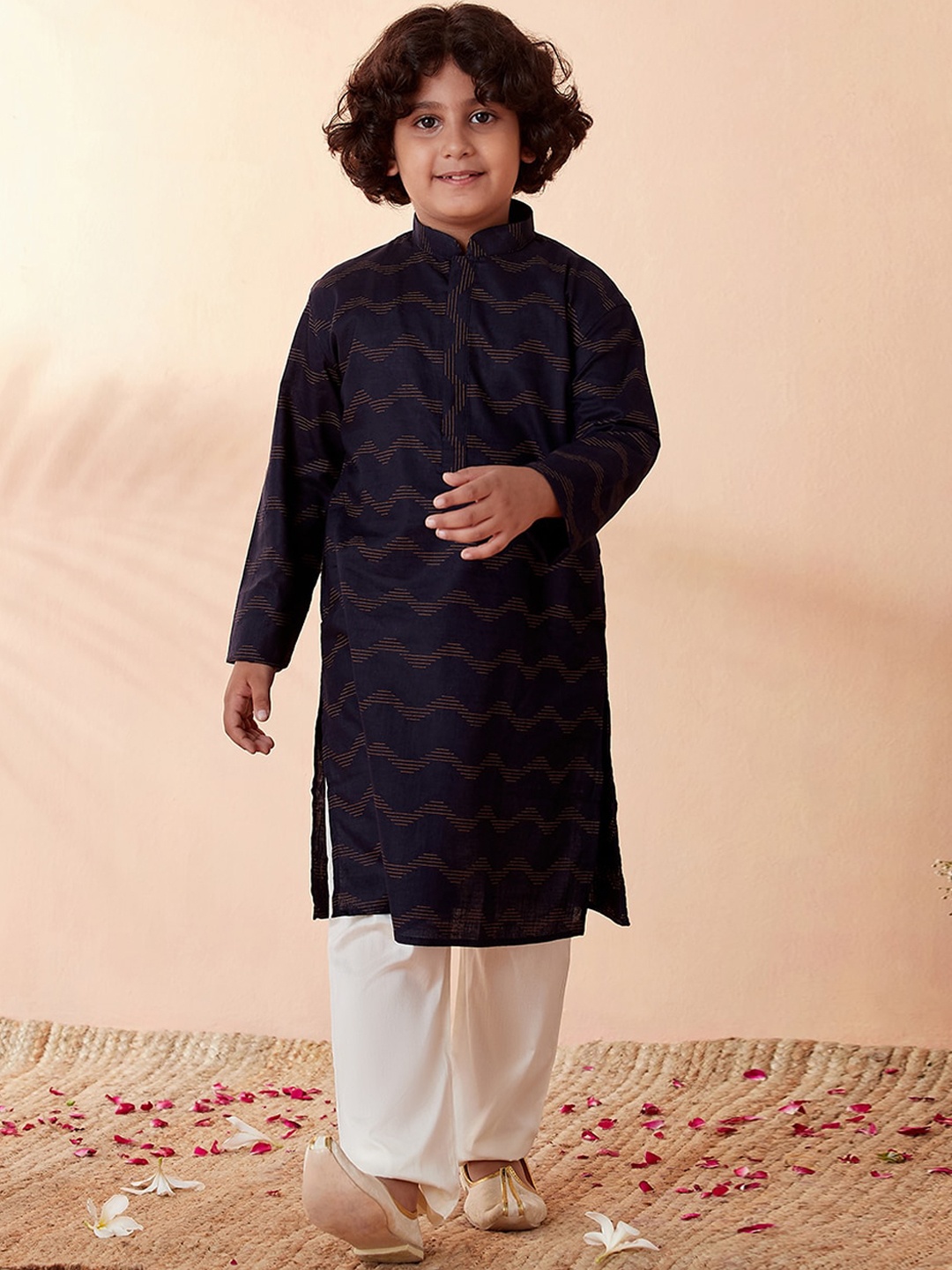 

Manyavar Boys Printed Kurta with Pyjamas, Navy blue