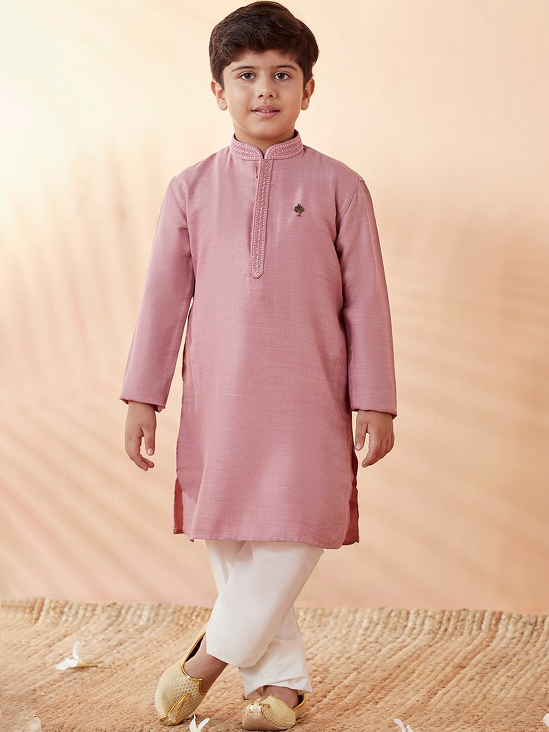 

Manyavar Boys Pink Solid Kurta with Pyjamas