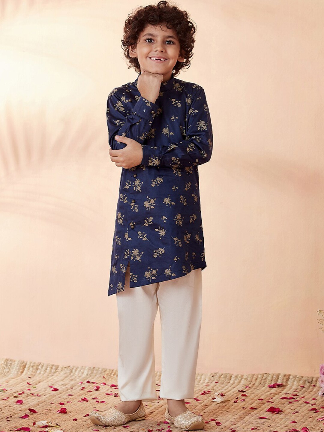 

Manyavar Boys Floral Printed Kurta With Pyjama, Navy blue