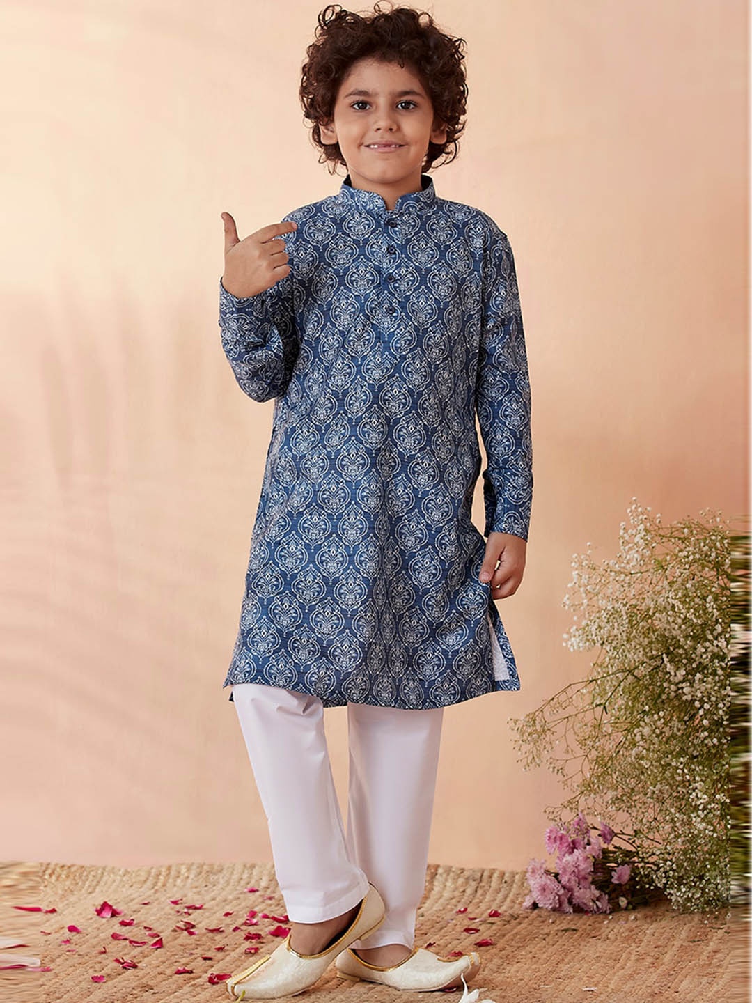 

Manyavar Boys Ethnic Motifs Printed Kurta with Pyjamas, Blue