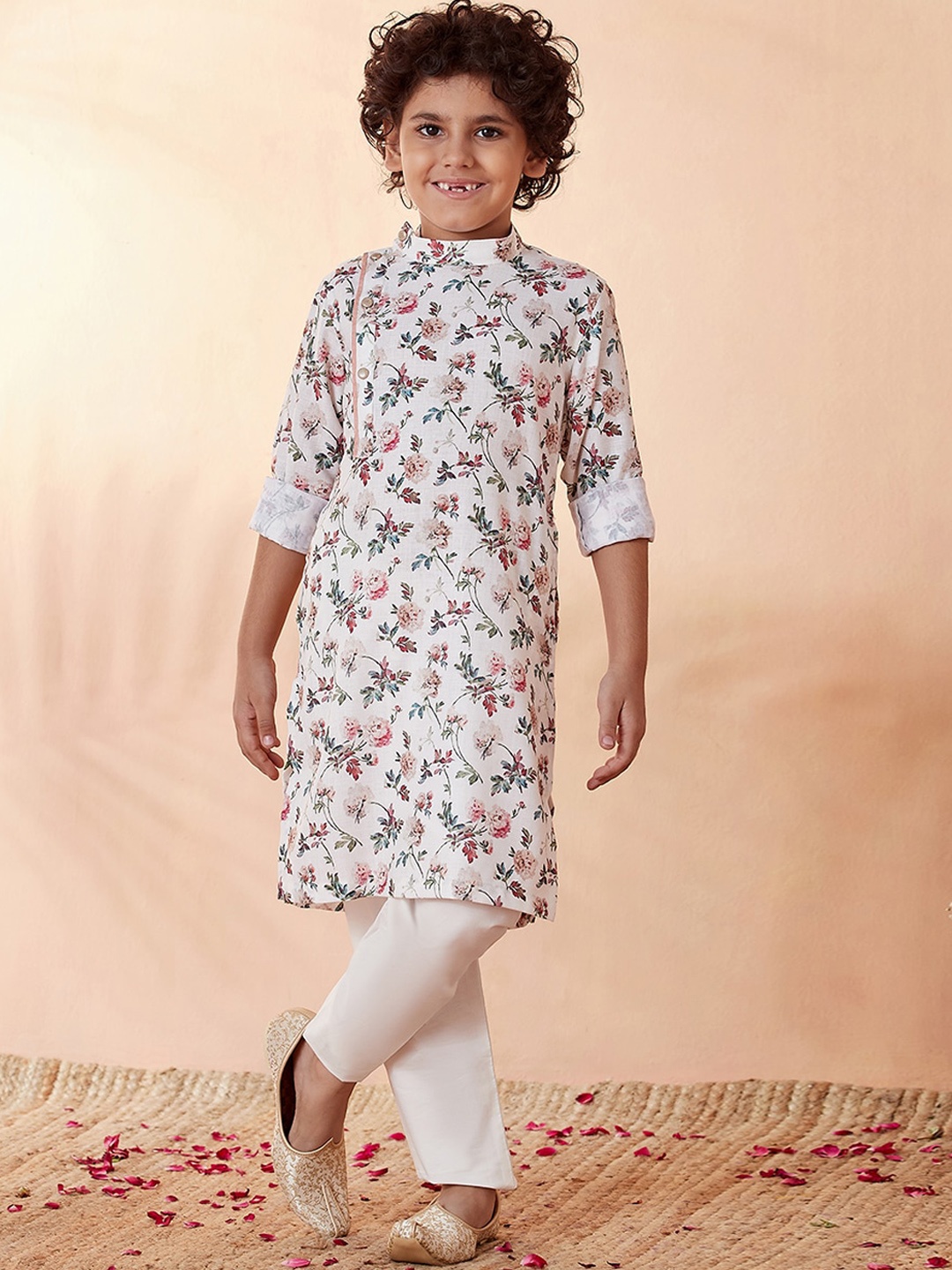 

Manyavar Boys Floral Printed Kurta With Pyjamas, Off white