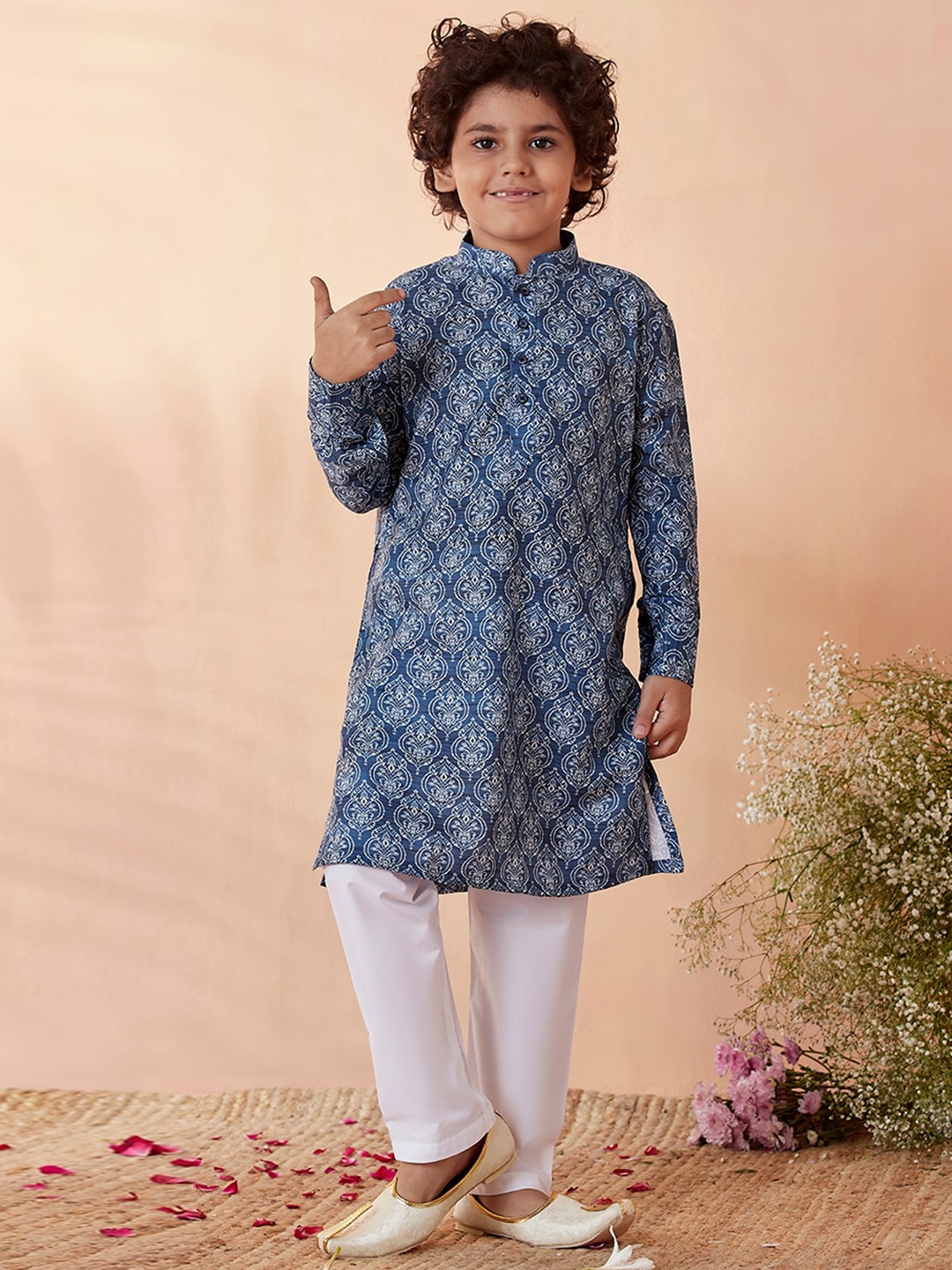 

Manyavar Boys Blue Ethnic Motifs Printed Kurta with Pyjamas