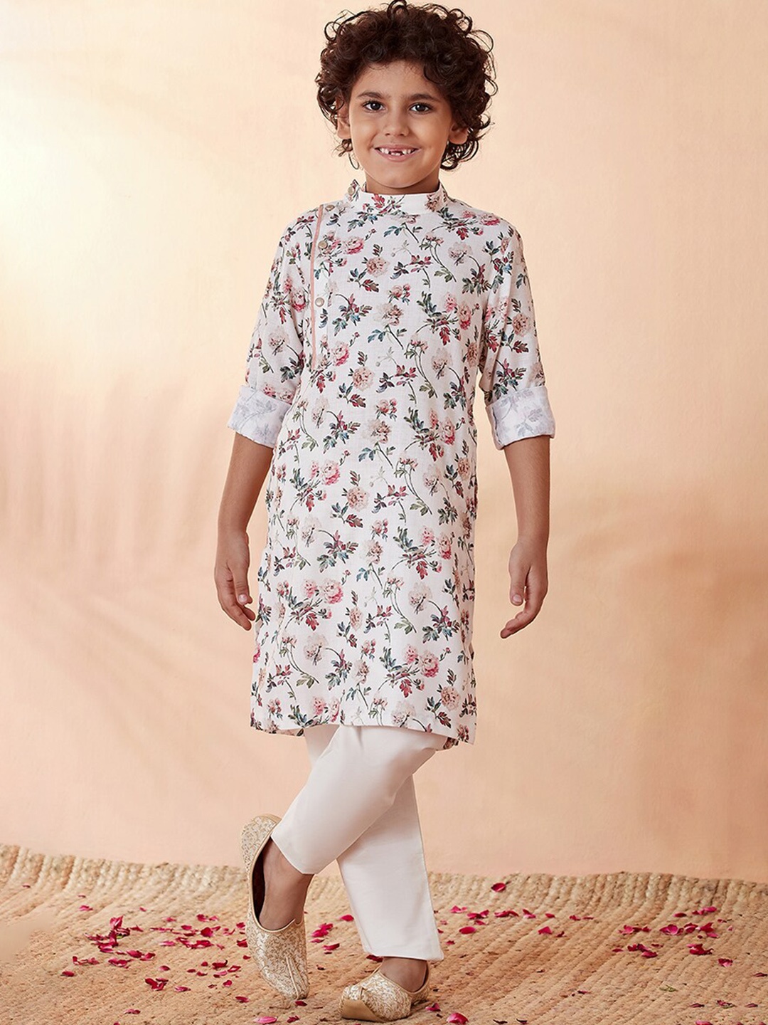 

Manyavar Boys Off White Floral Printed Kurta with Pyjamas