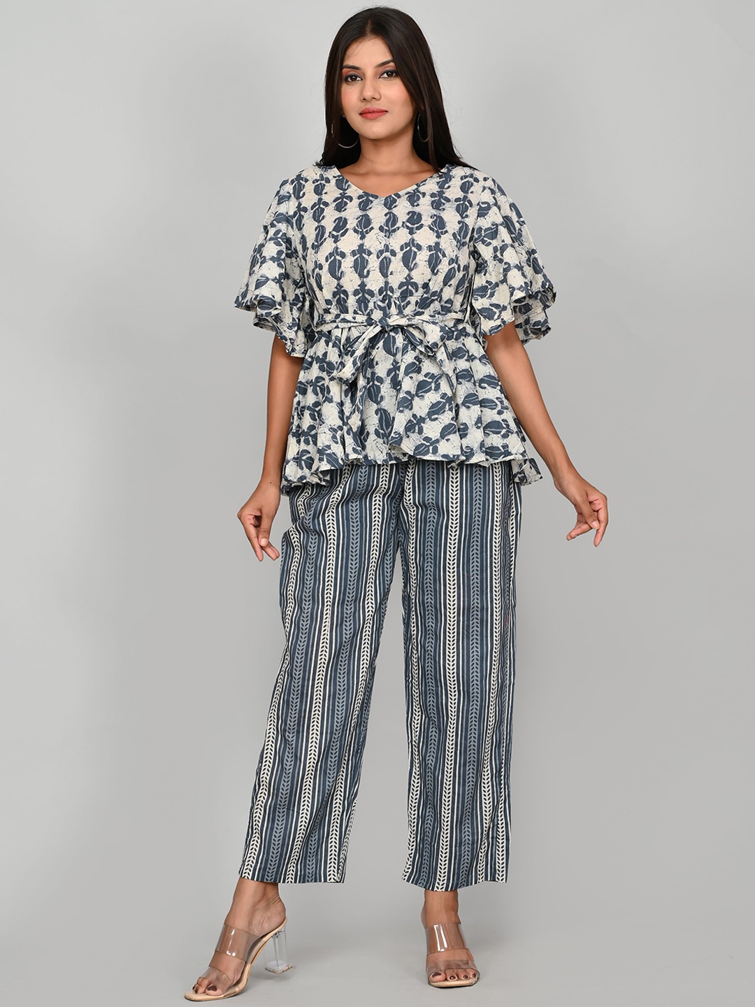 

Kesarya Women Grey & White Printed Pure Cotton Co-Ords