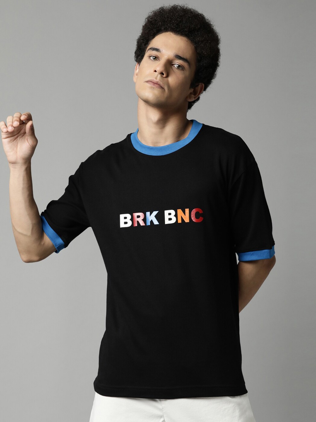 

Breakbounce Men Black & Blue Typography Printed Pure Cotton T-shirt