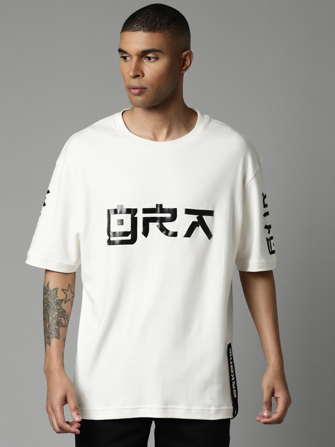 

Breakbounce Men Off White Typography Printed Pure Cotton Boxy T-shirt