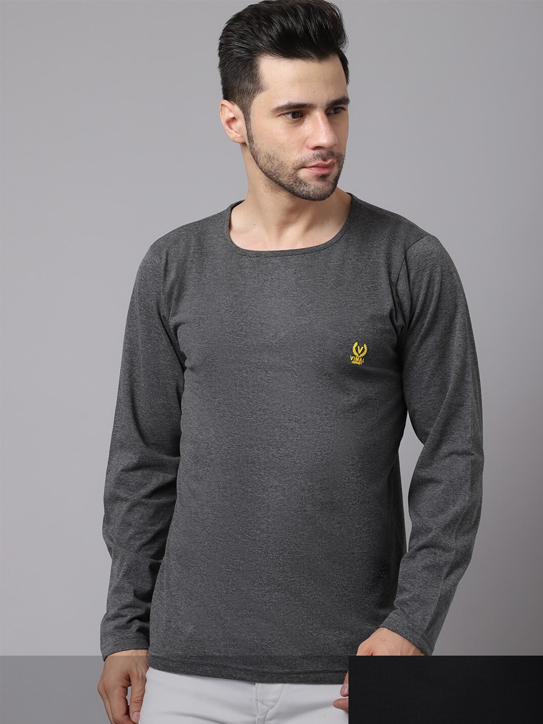 

MACK JONNEY Men Black & Grey Round Neck Cotton T-shirt