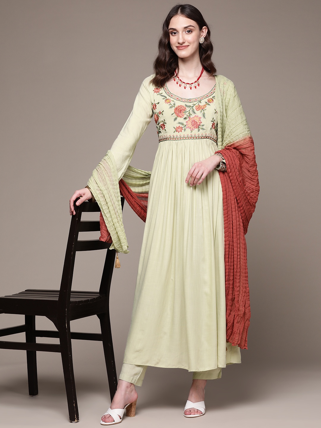 

aarke Ritu Kumar Women Green Floral Printed Thread Work Kurta with Trousers & With Dupatta