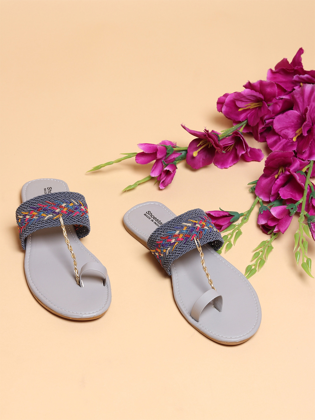 

Shoestail Women Grey One Toe Flats