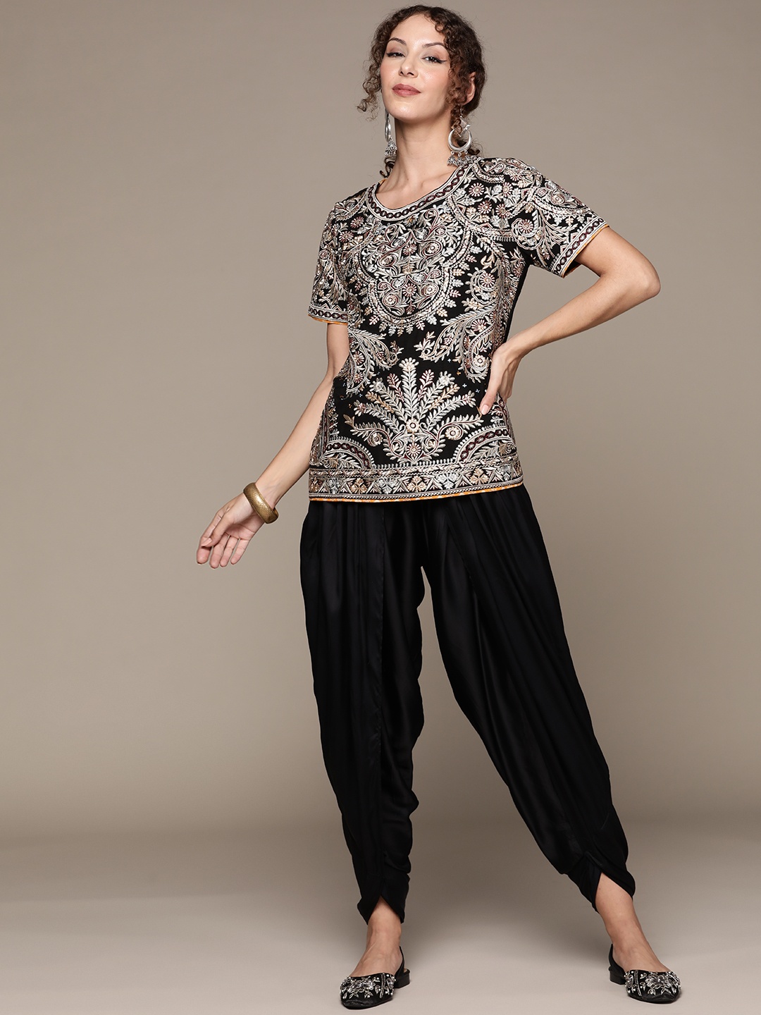

Ritu Kumar Women Black Floral Embroidered Thread Work Kurti With Dhoti Pants
