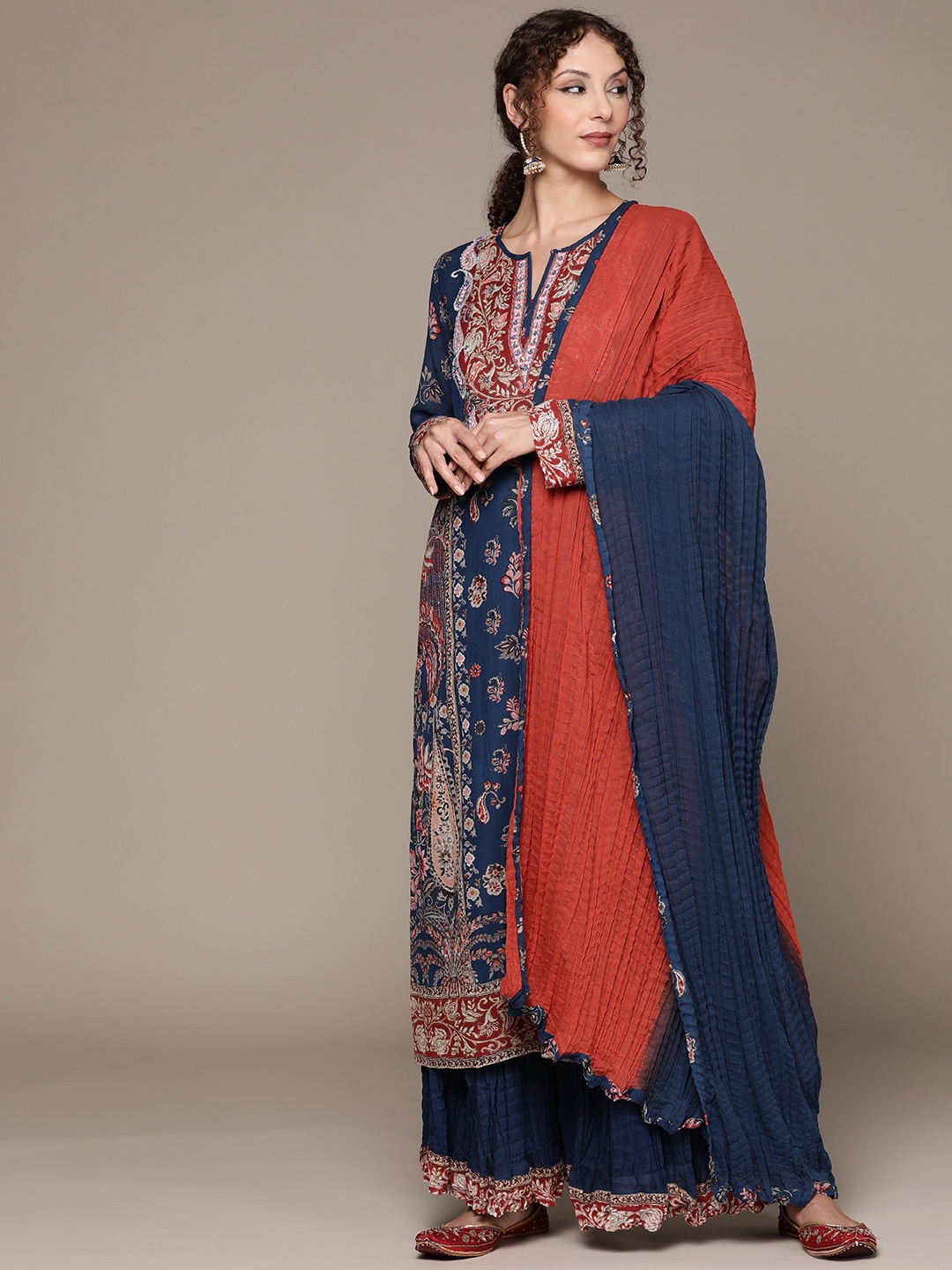 

Ritu Kumar Women Blue Floral Printed Thread Work Kurta Set
