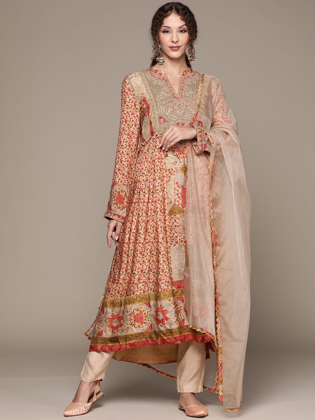 

Ritu Kumar Women Beige Ethnic Motifs Printed Thread Work Kurta Set