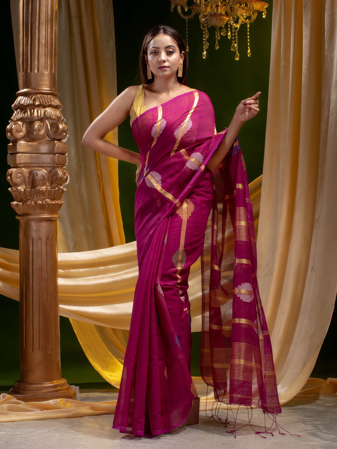 

Mitera Magenta & Gold-Toned Woven Design Silk Cotton Saree